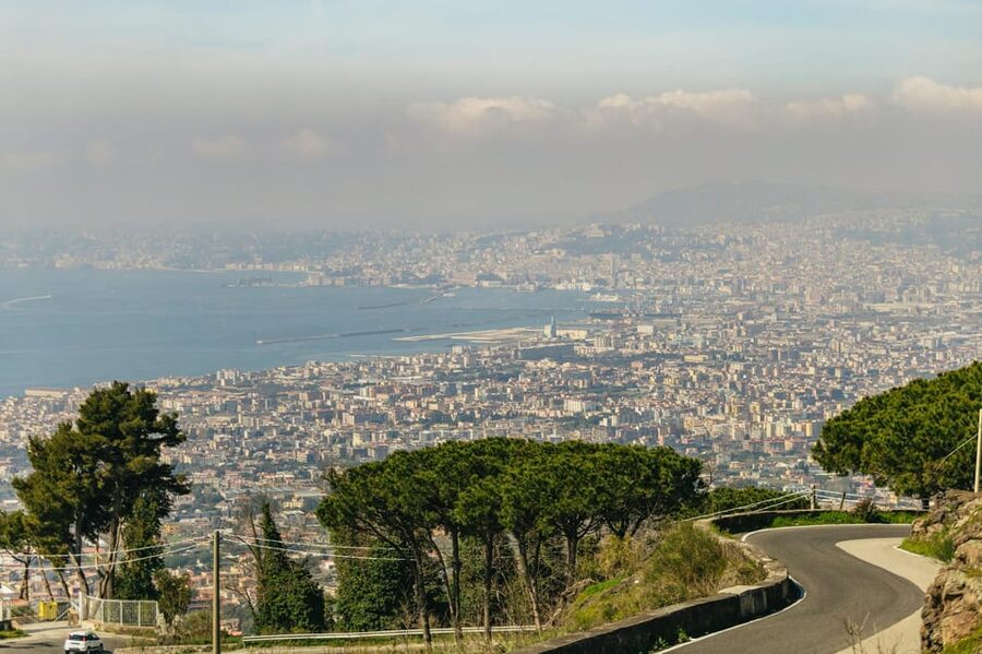 Naples: Pompeii and Mt. Vesuvius with Lunch and Wine Tasting - Who should book this experience?
