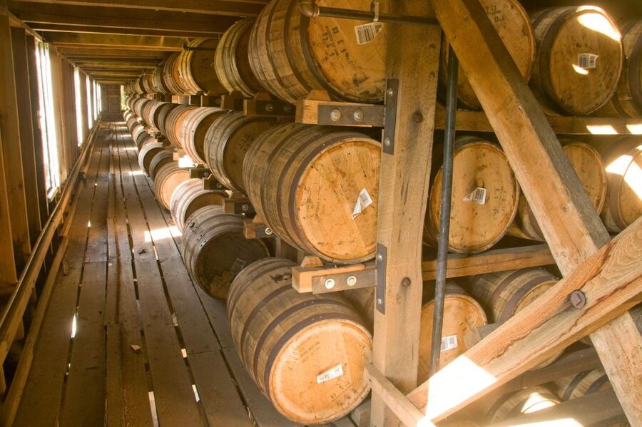 Nashville: Jack Daniel Distillery Day Trip with Tastings - How the whiskey-making tour works