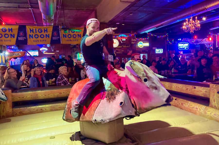 Nashville: Music City Pub Crawl - Meeting the guide and finding your group