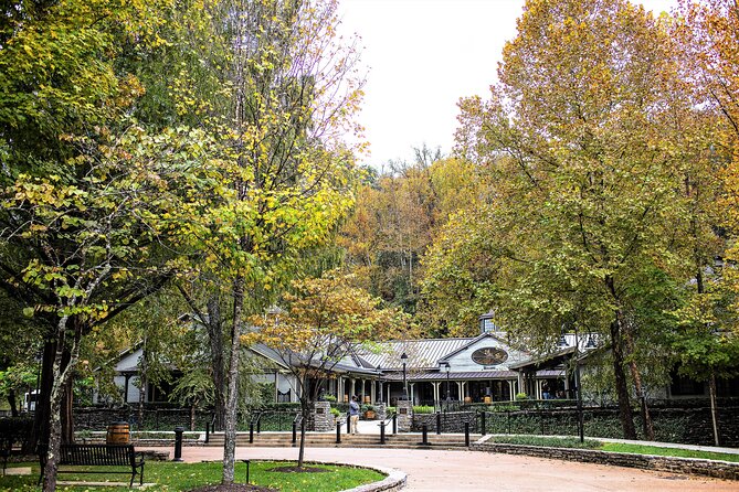 Nashville to Jack Daniel's Distillery Bus Tour + Whiskey Tastings - Who will enjoy this Jack Daniel’s day trip?