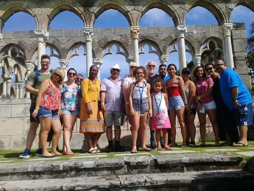 Nassau: Island Highlights Tour with Rum Tasting - Atlantis and Paradise Island from the road