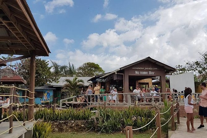 Negril One Love Bus Bar Crawl - Why solo visitors often fit the group well