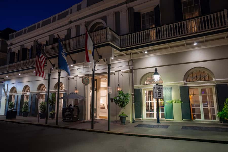 New Orleans: True Crime Pub Crawl - Meeting in the French Quarter
