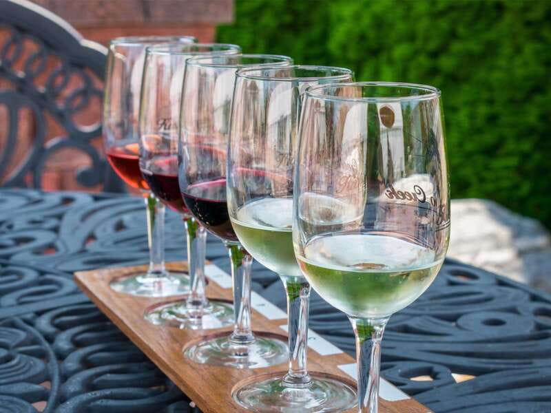 Niagara Falls: Winter Niagara Wine Tour with Transportation - Six hours among Niagara-on-the-Lake vineyards