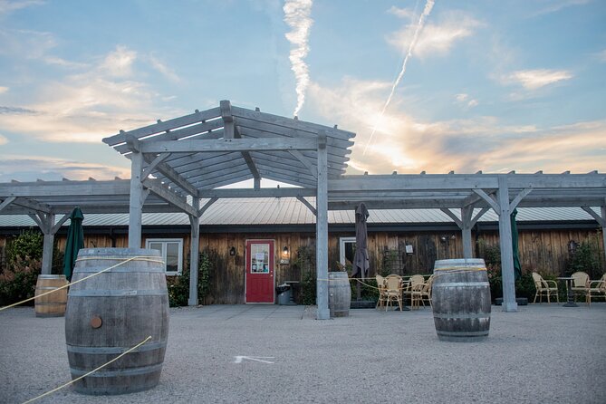 Niagara-on-the-Lake Cycle and Wine-Tasting Tour with Optional Lunch - Three winery stops with different personalities