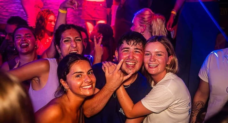 Nice: Bar/Pub Crawl with Free Shots and VIP Entry - How the social side works for solo visitors