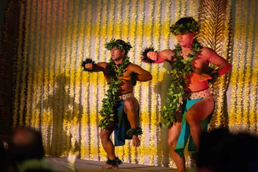 Oʻahu: Nā Lei Aloha Lūʻau & Dinner or Cocktail Show Option - Is $93 a fair price?