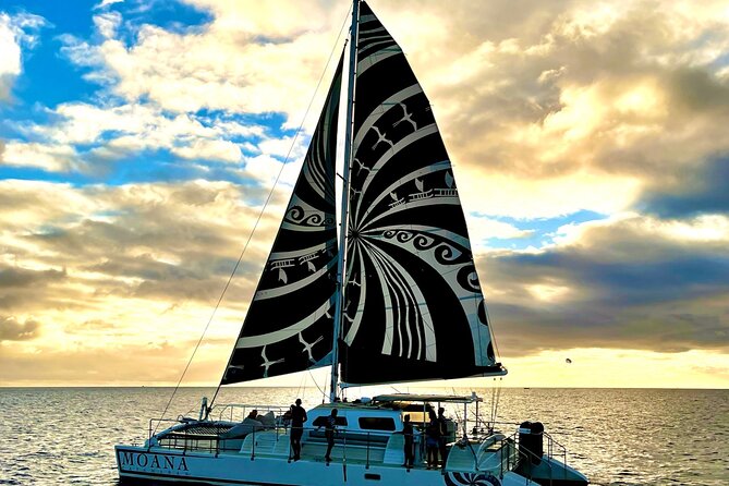 Oahu's Waikiki Coast: Moana’s Sunset Cocktail Sail - Why a Waikiki sunset looks better from the sea