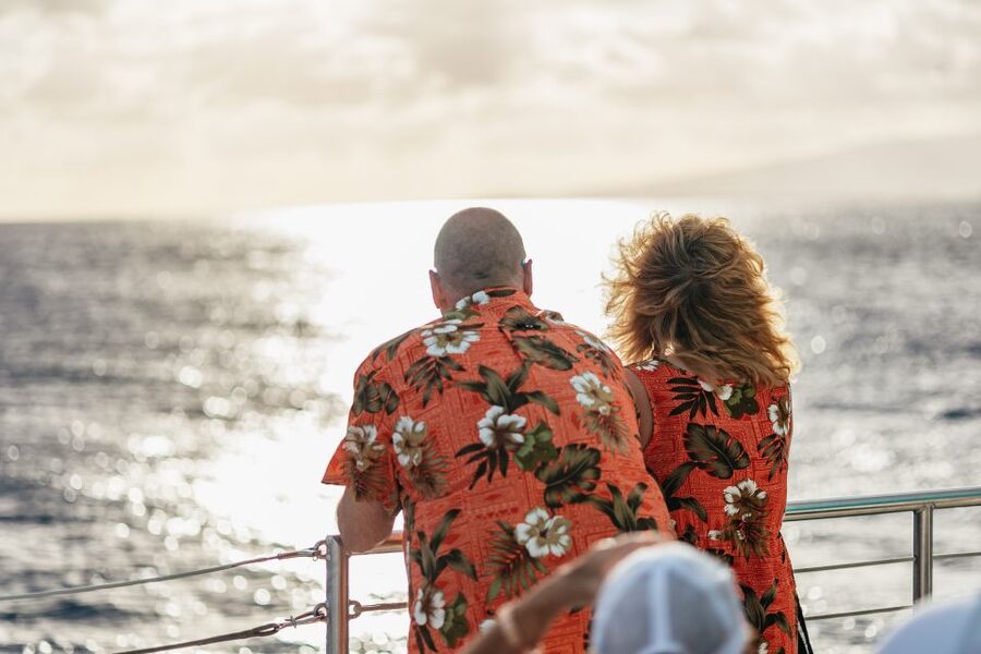 Oahu: Waikiki Sunset Catamaran Cocktail Cruise - The bar, music, and the social mood