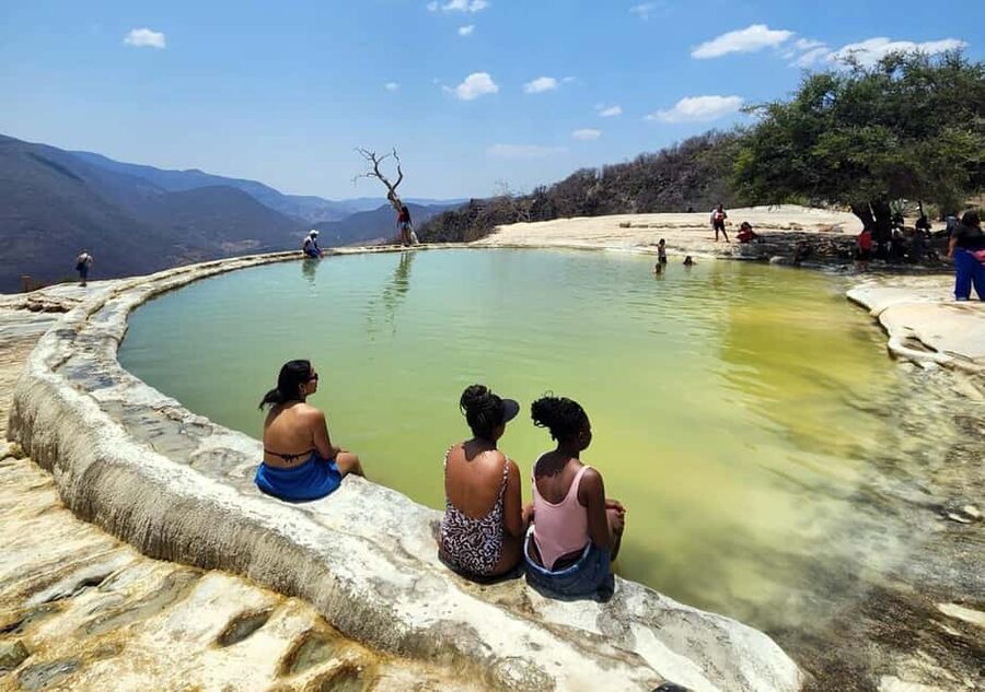 Oaxaca: Tule, Mitla & Hierve el Agua, & Mezcal Tour - Teotitlán del Valle and the work behind the rugs