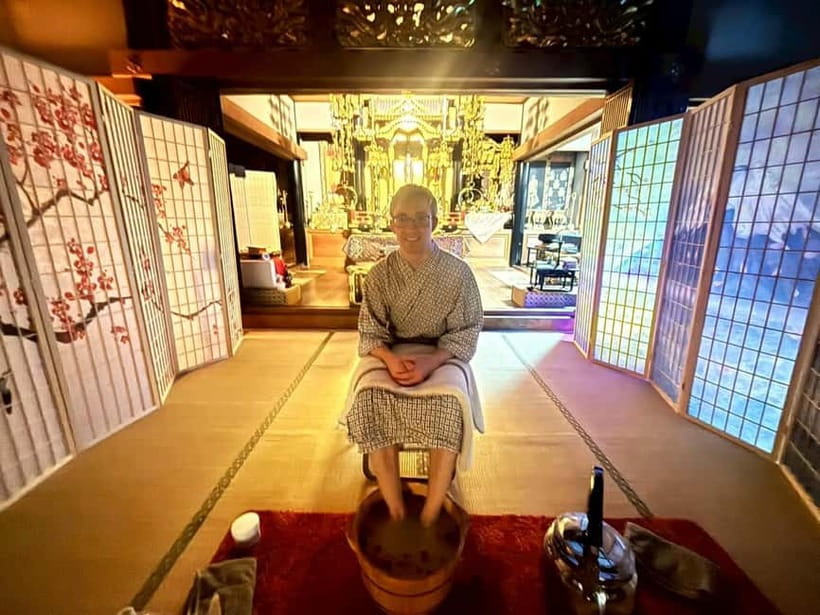 Osaka: Mind & Spirit Balance Temple Reiki Healing - Incense and meditation before the treatment