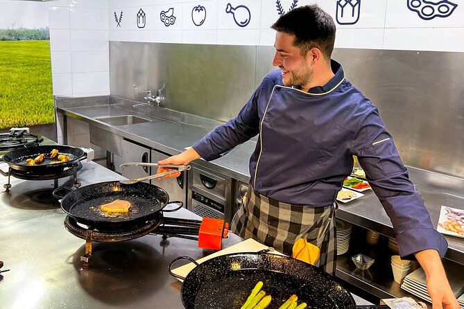 Paella Cooking Class, Wine Tasting & Central Market in Valencia - Tapas, wine, and the meal you prepare