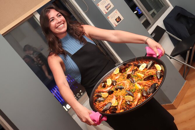 Paella Workshop with Bottomless Sangria in Central Madrid - Learning what belongs in a real paella