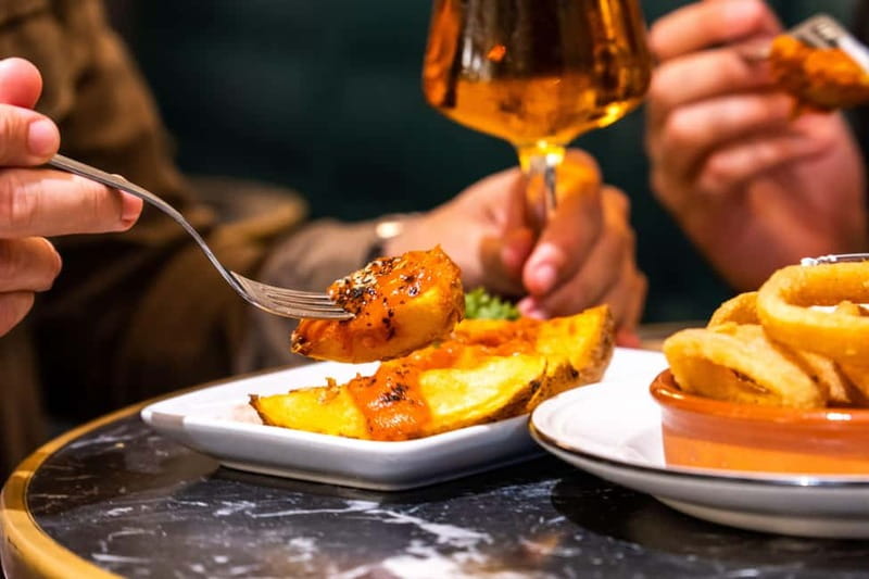 Palma de Mallorca: Gourmet Tapas and Wine Tour - Casa S’Oli and the quieter Old Town streets
