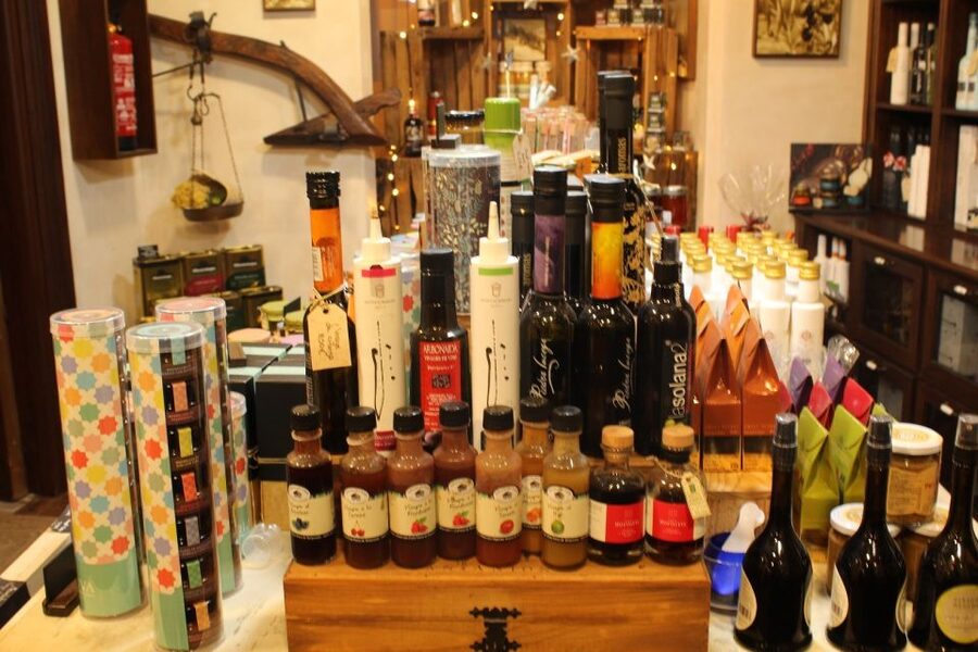 Palma Tour with Wine and Tapas Tasting - Who should book this experience
