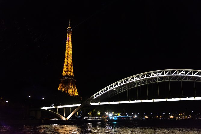 Paris 3-Courses Gourmet Dinner Seine River Cruise with Champagne - Dinner: attractive presentation, uneven execution