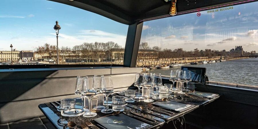 Paris: Bus Toqué Tour with 5-Course Dinner and Champagne - Should you book this Paris night bus dinner?