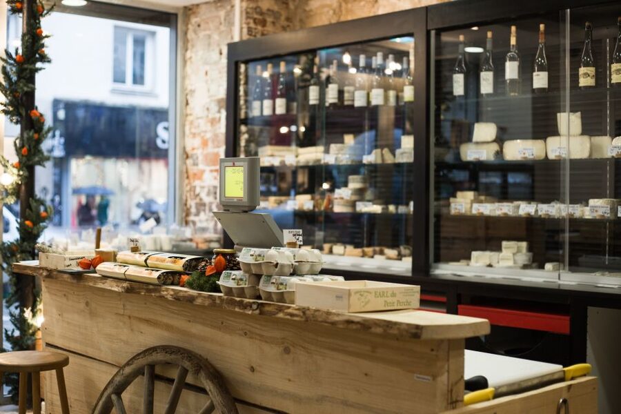 Paris: Cheese and Wine Class in a 17th Century Cellar - Why the small group makes a difference