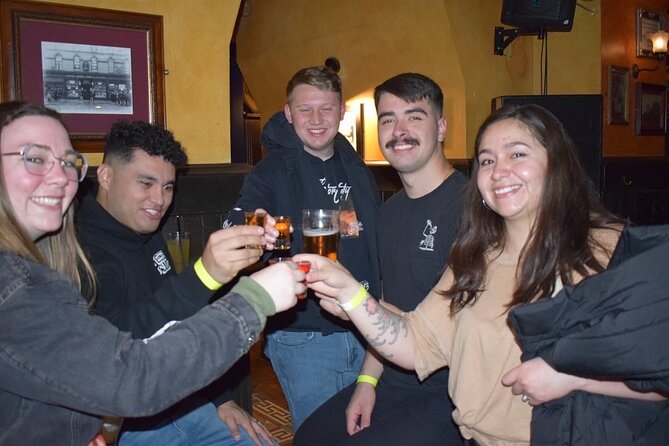 Paris: City Center Guided Pub Crawl with Shots & Club Entry - Why solo visitors get the most from it