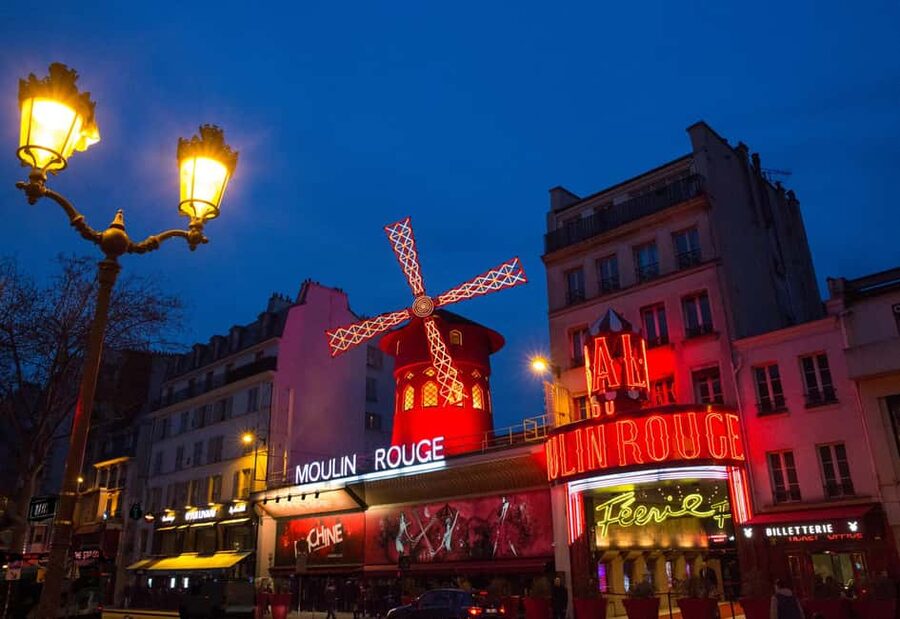 Paris: First Show Moulin Rouge with Champagne & Seine Cruise - What the $306 price really buys you