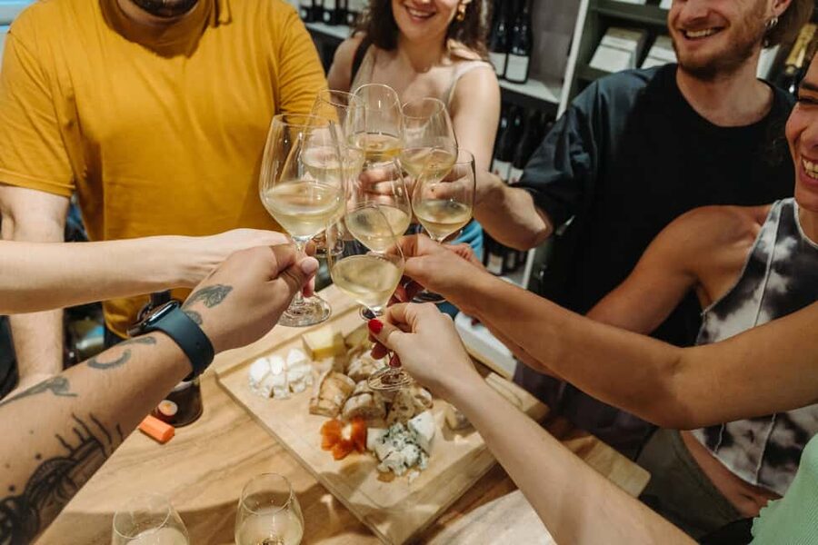 Paris: Food and Wine Tasting Walking Tour in Le Marais - Croissants and sourdough at Poilâne