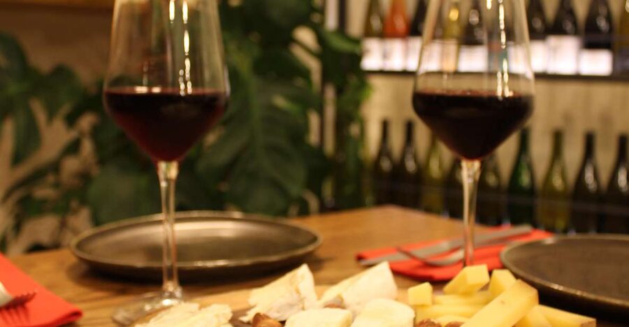 Paris: French Wine and Cheese Guided Tasting - Five French cheeses and why the pairings matter