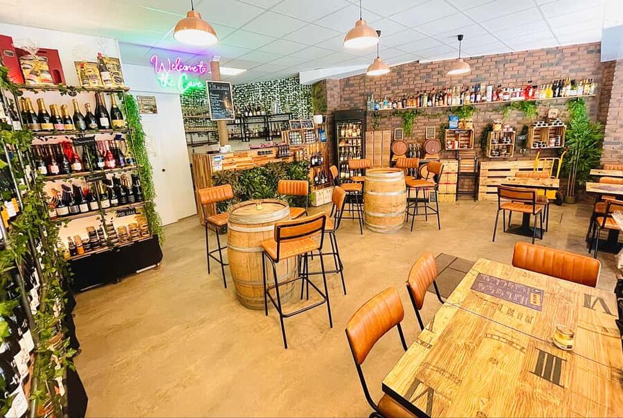 Paris: French wine tasting with cheeses and charcuterie - Who will enjoy this tasting most