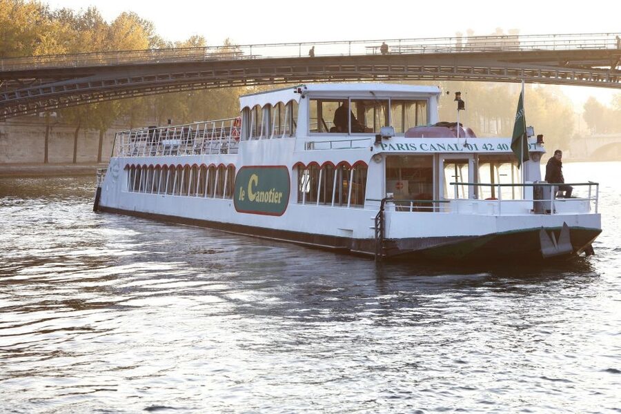 Paris: Happy Hour Evening Cruise on the Seine River - Key points to know before boarding