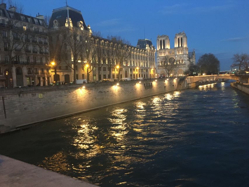 Paris: Happy Hour Evening Cruise on the Seine River - Drinks, music, and the happy hour name