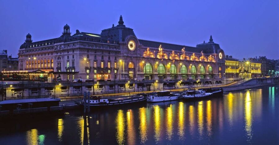 Paris: Happy Hour Evening Cruise on the Seine River - Boarding in central Paris