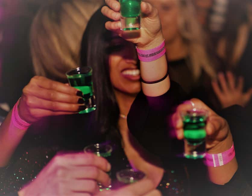 Paris: Latin Quarter Guided Pub Crawl to Bars and Clubs - Place du Panthéon and the change of pace
