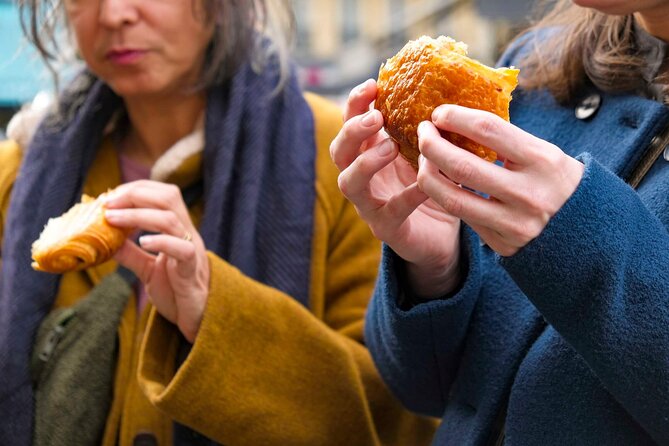 Paris Montmartre Food & Wine Tour with Eating Europe - Oysters at La Mascotte Montmartre