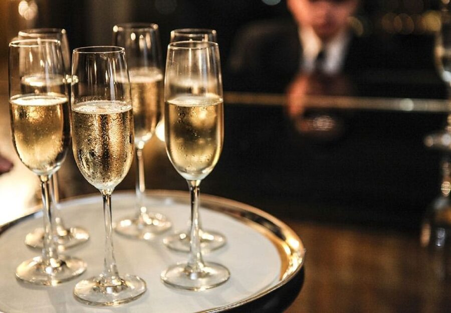 Paris: Paradis Latin Cabaret Show with Optional Champagne - Champagne, dinner, and the timing of service
