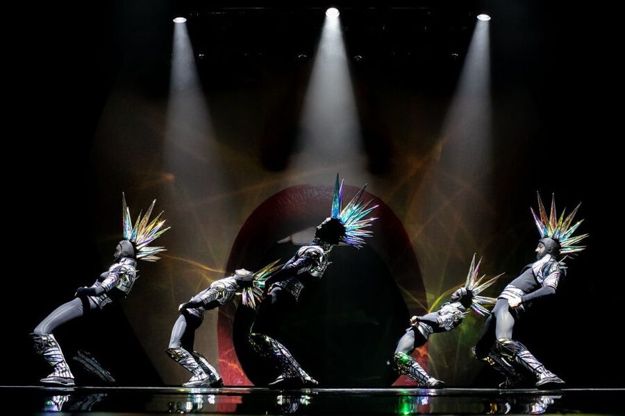 Paris: Paradis Latin Cabaret Show with Optional Champagne - Understanding the humor when French is not your first language