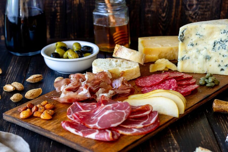 Paris: Private Food and Wine Tour in Le Marais - Bar du Marché des Blancs Manteaux and the market atmosphere