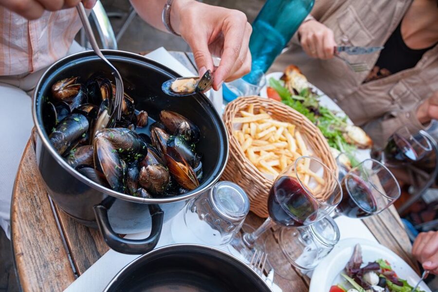 Paris: Private Food and Wine Tour in Le Marais - Le Bistrot de la Place and traditional French flavors