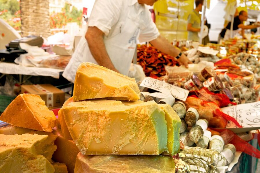 Paris: Private Food and Wine Tour in Le Marais - Is $196 per person a fair price?