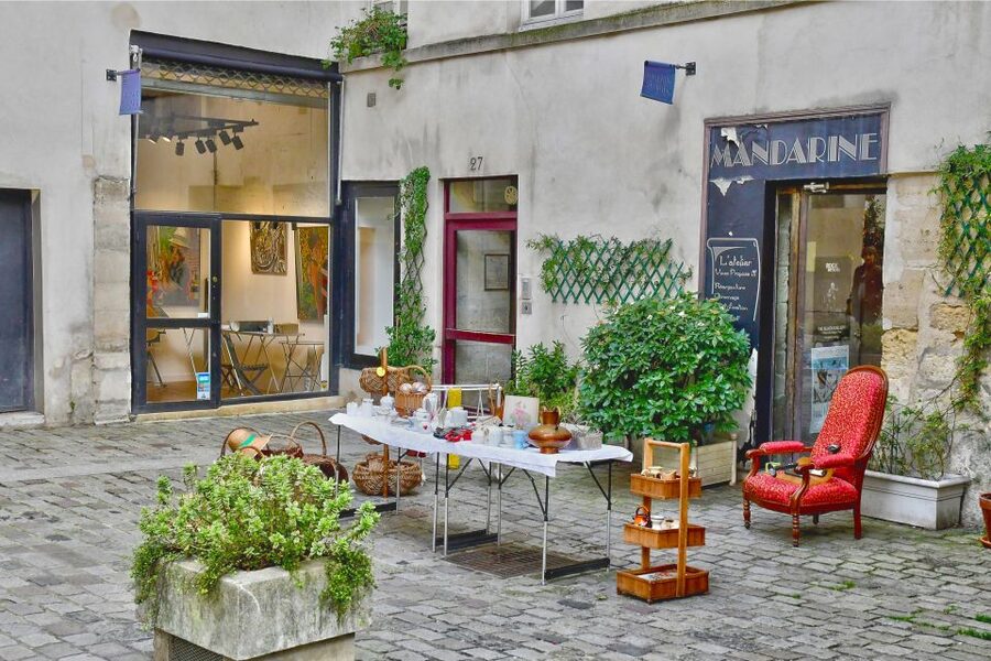 Paris: Private Food and Wine Tour in Le Marais - Starting with charcuterie and local drinks