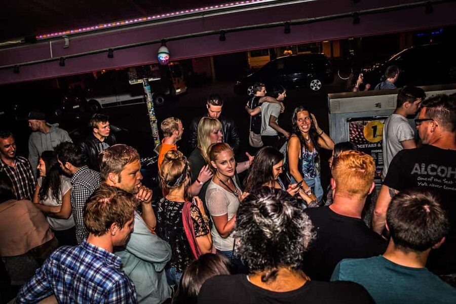 Paris: Pub Crawl with Shots and Nightclub Entry - Is the $20 price good value?