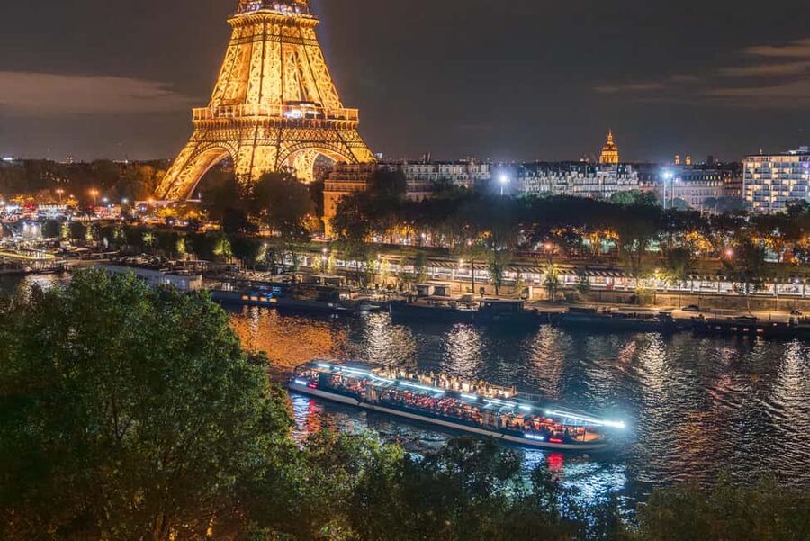 Paris : Scenic Cruise on the Seine River with Champagne - Who will enjoy this Seine cruise