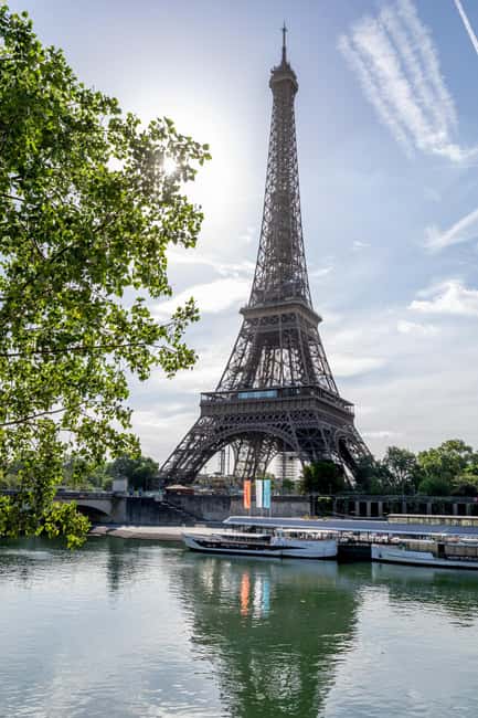 Paris: Seine River Cruise with Champagne from Eiffel Tower - Key points to know before you book