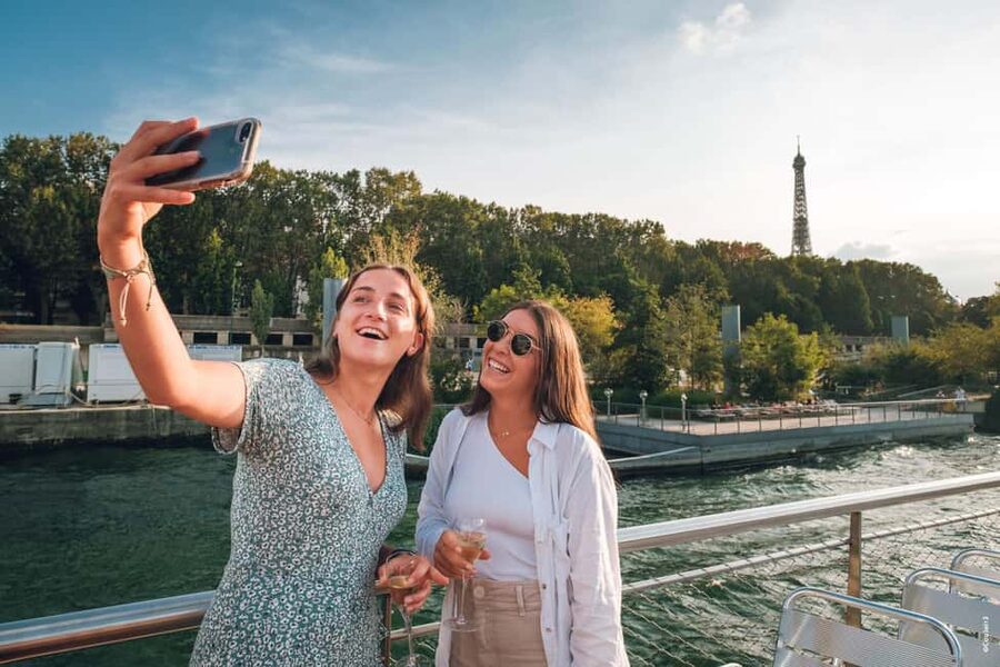 Paris: Seine River Cruise with Champagne from Eiffel Tower - Seeing Paris from the Seine instead of the pavement