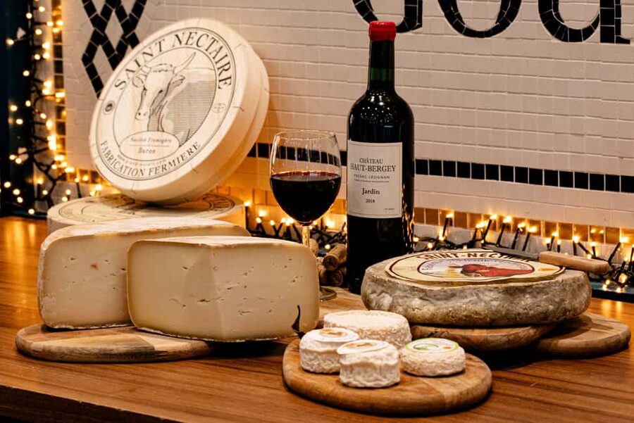 Paris: Tasting of 3 Wine and 3 Cheese - A French tasting in a neighborhood shop