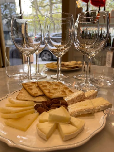 Paris: Tasting of 3 Wine and 3 Cheese - Is $55 good value for one hour?