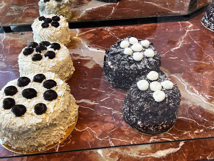 Paris: Walking Food Tour with Cheese, Wine and Delicacies - A look inside the Marais market