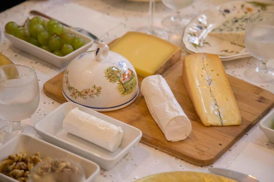 Paris: Wine and Cheese Tasting with a Chef Sommelier - Six cheeses, three wines, and a French-style table