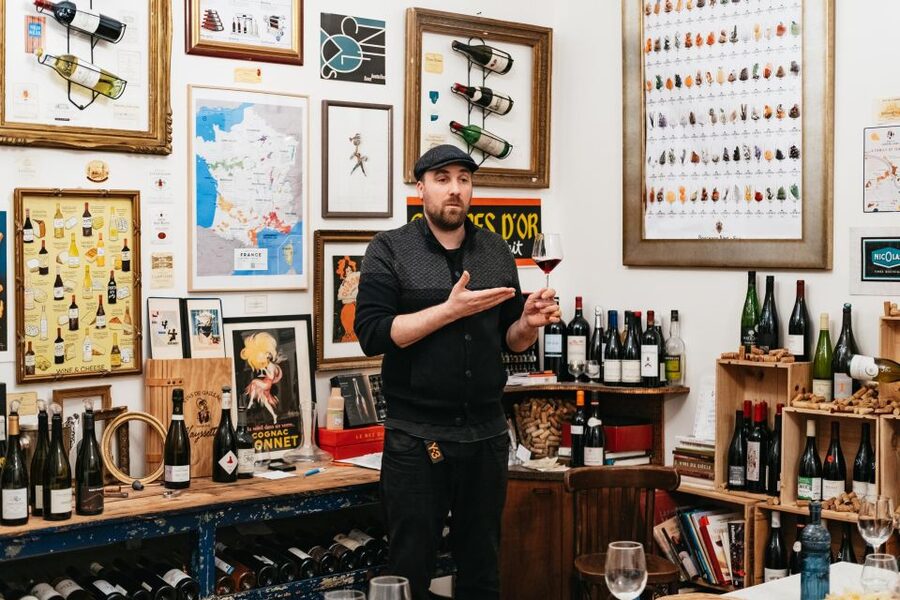 Paris: Wine Tasting Experience with 6 Wines and Cheese Board - Key points at a glance
