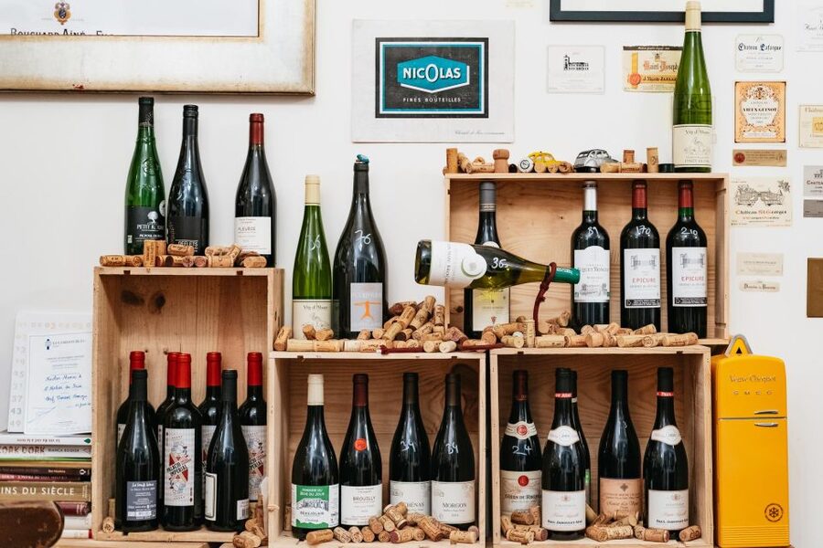 Paris: Wine Tasting Experience with 6 Wines and Cheese Board - A practical lesson in French wine labels