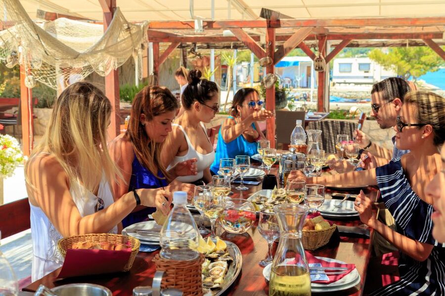 Pelješac Full-Day Wine and Food Tour from Dubrovnik - Who will enjoy this most