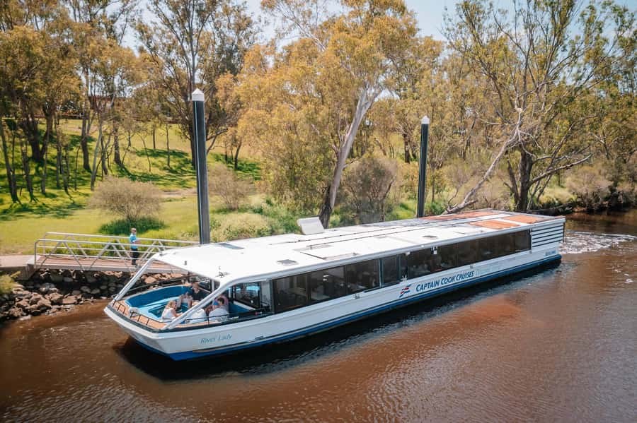 Perth: Full Day Swan Valley Cruise & Wine Tasting With Lunch - A shared lunch on board the boat